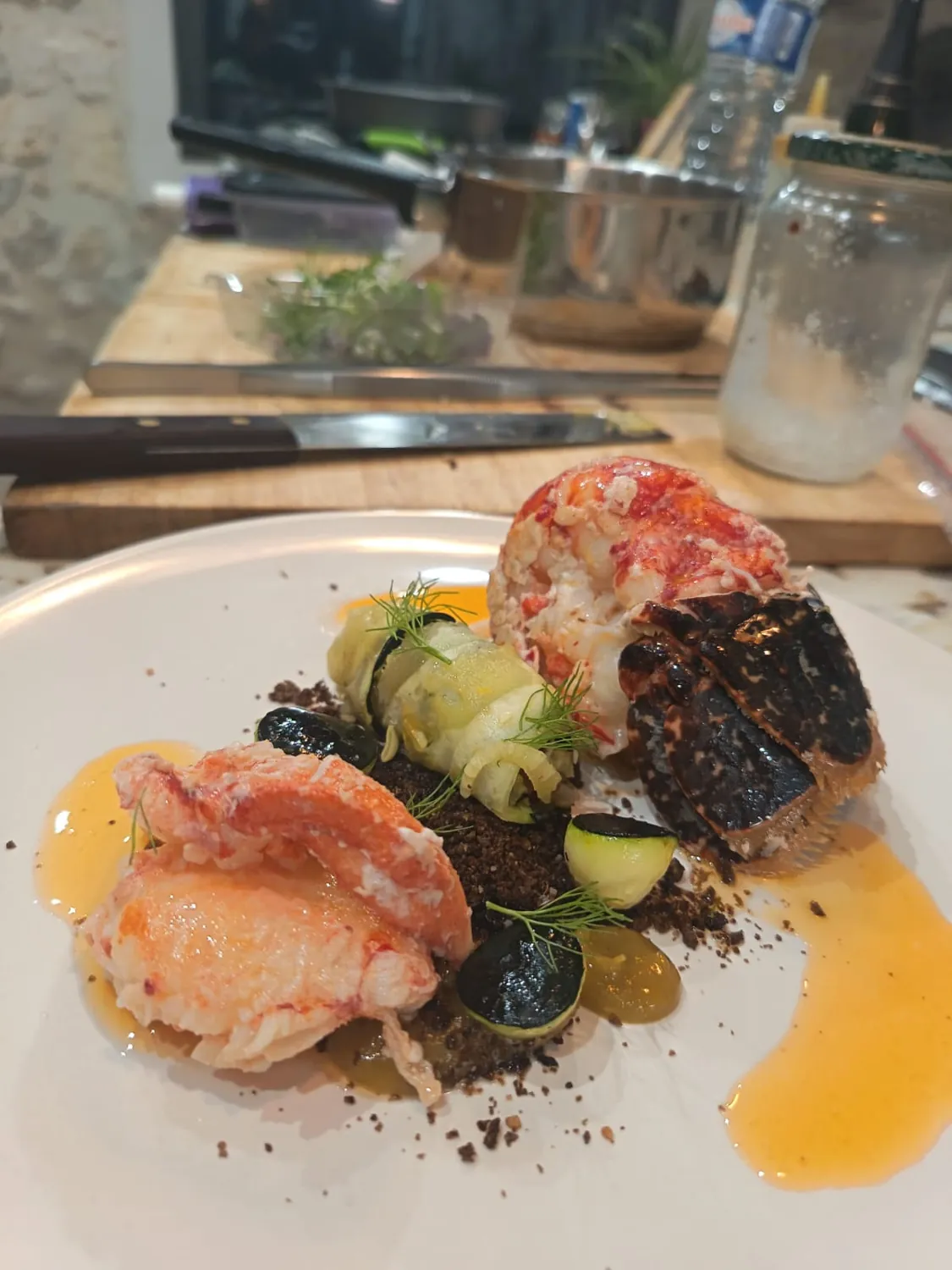 Homard, rouleau de courgette et sauce orange