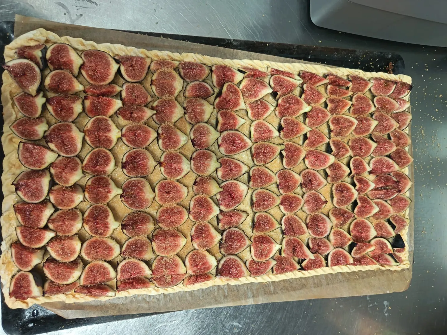 Une tarte aux figues, les figues en rangées